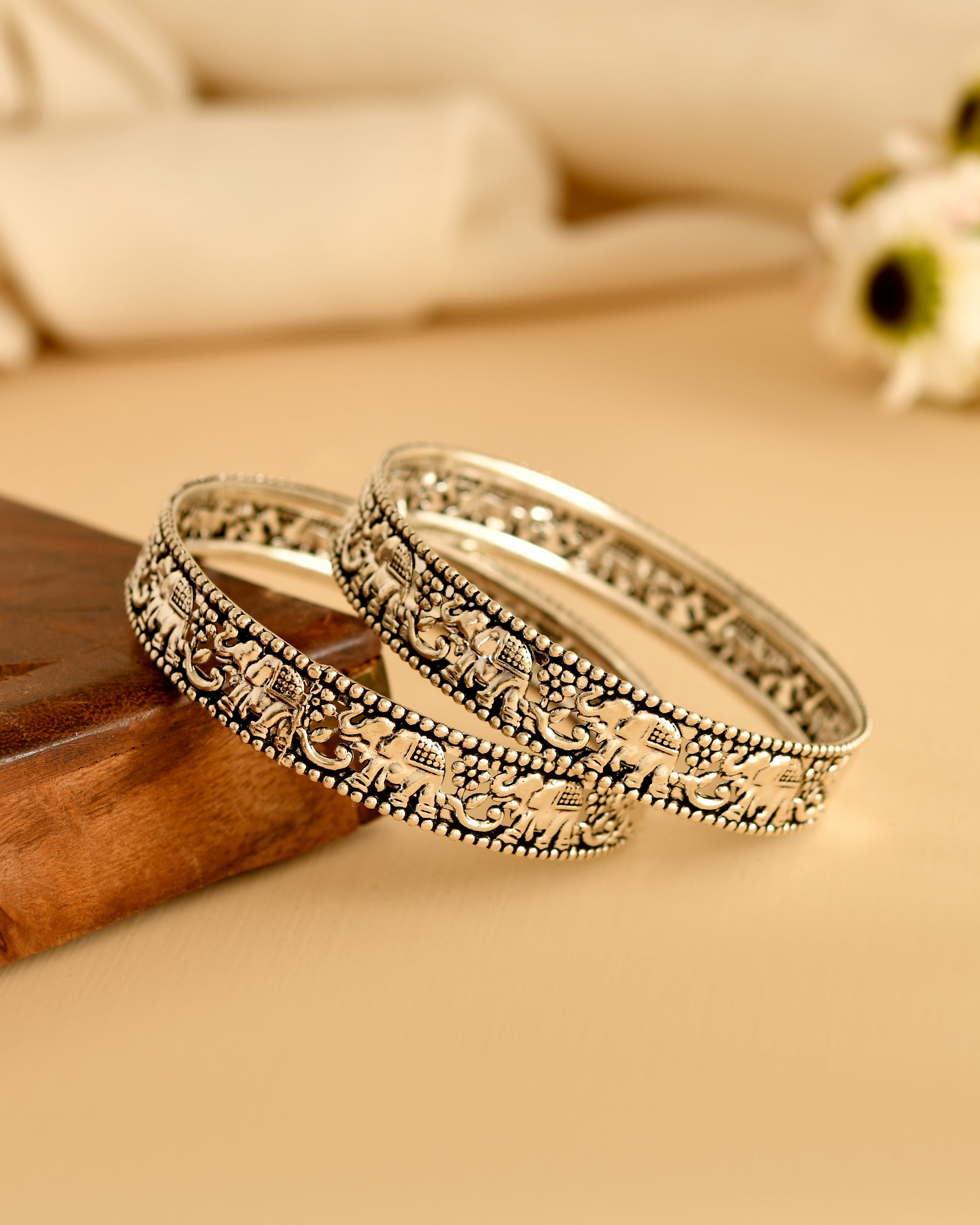 Maharani Carved Silver Bangles